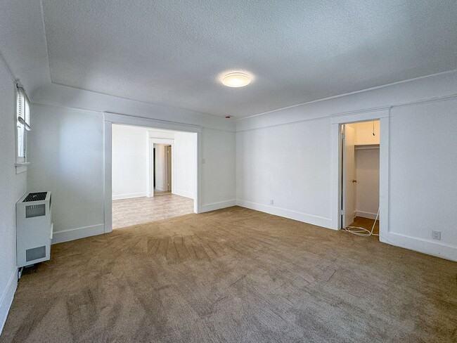 Building Photo - 338-340 1/2 S. Catalina St.-338 1/2 Unit 338 1/2