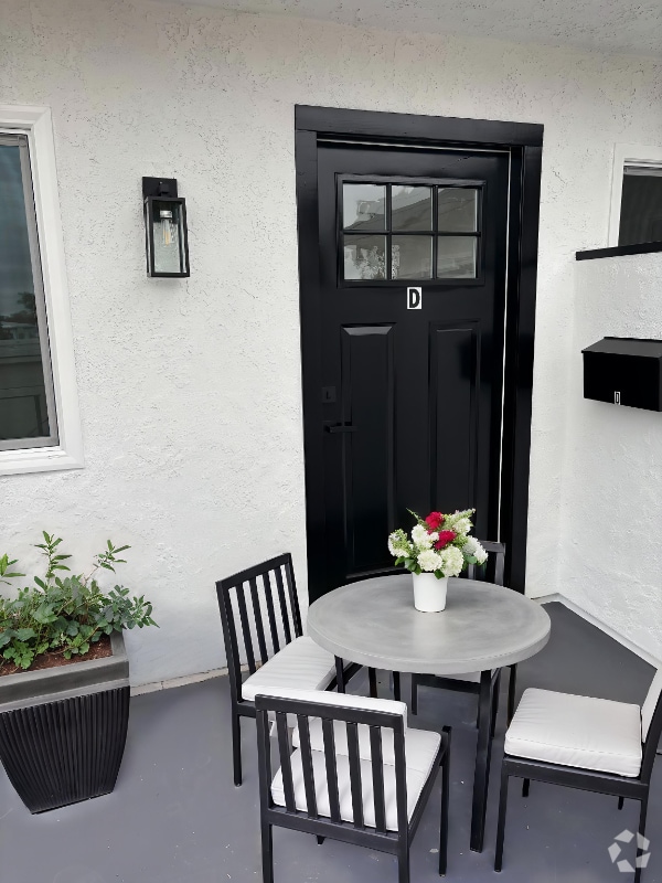Building Photo - 17372 Dairyview Cir Unit D Rental