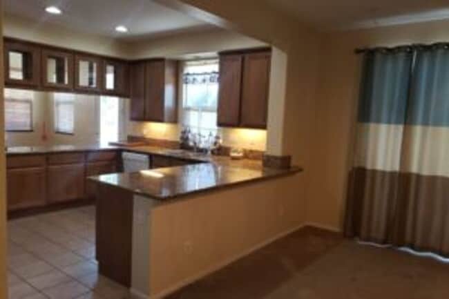 Photo - Large Orange Crest 5 bedroom 4.5 bathroom