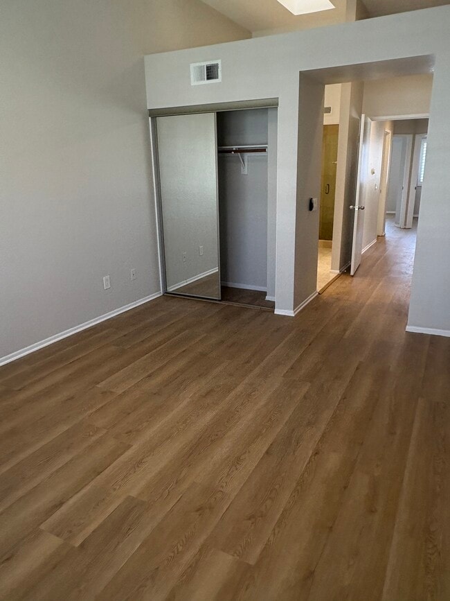 Photo - 2211 Carob Way