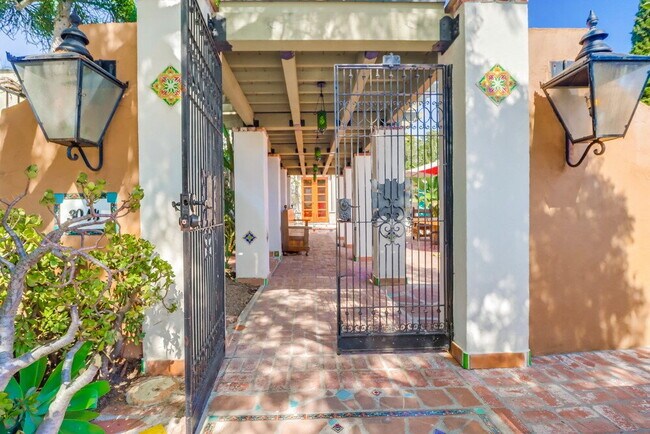 ROOM FOR RENT in beautiful Point Loma cust... - ROOM FOR RENT in beautiful Point Loma cust... Apartment Unit F