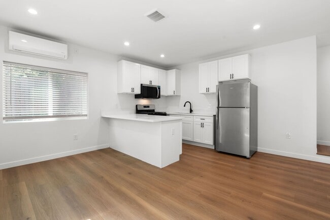 Photo - Newly Remodeled 1 Bed, 1 Bath Apartment in Prime Silver Lake! Unit #6