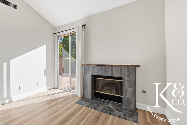 Photo - Relaxed Living in Oak Park with All the Up...