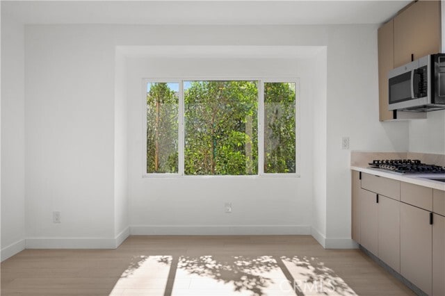 Photo - 6944 Amestoy Ave