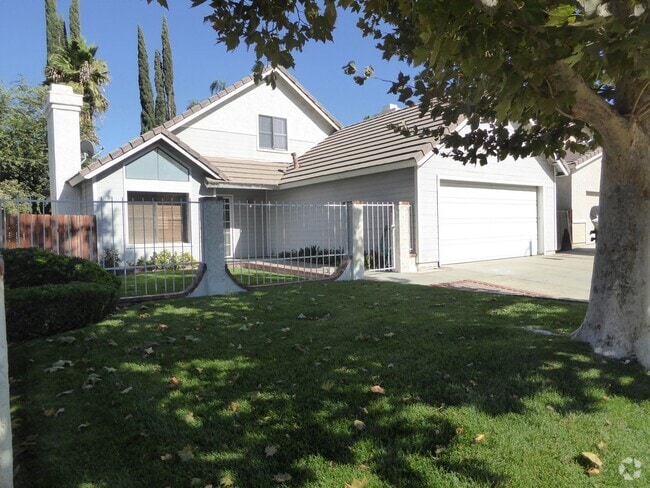 Building Photo - COMING SOON! Live Oaks Community 3 Bedroom... Rental