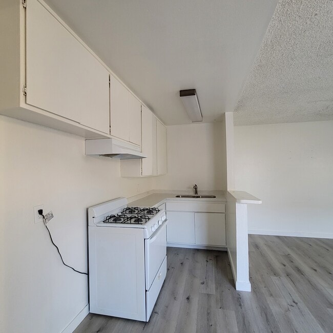 Photo - 6715 Woodley Ave Apartments Unit 27