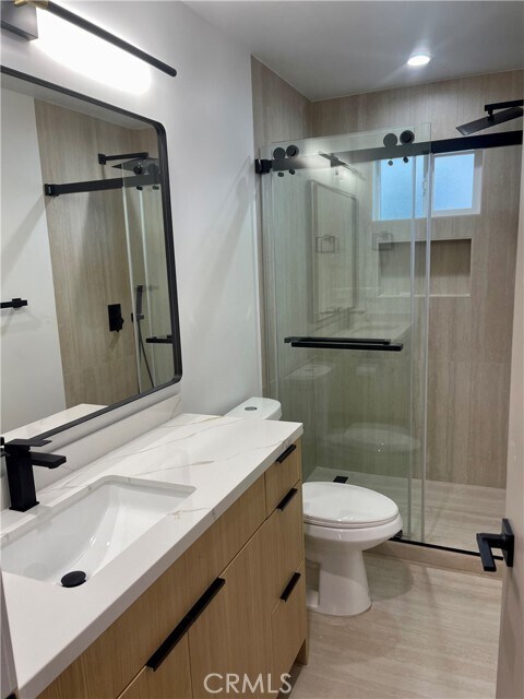 Photo - 611 W 41st Pl