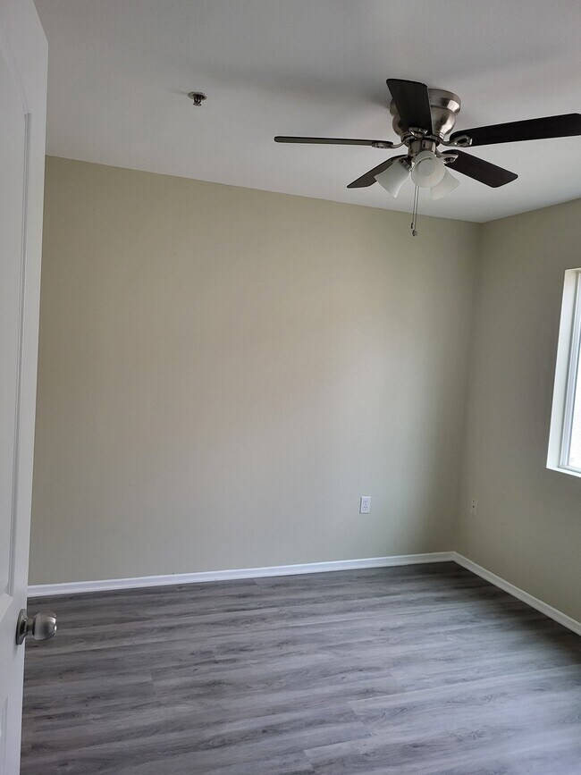 Photo - 15200 Sherman Way
