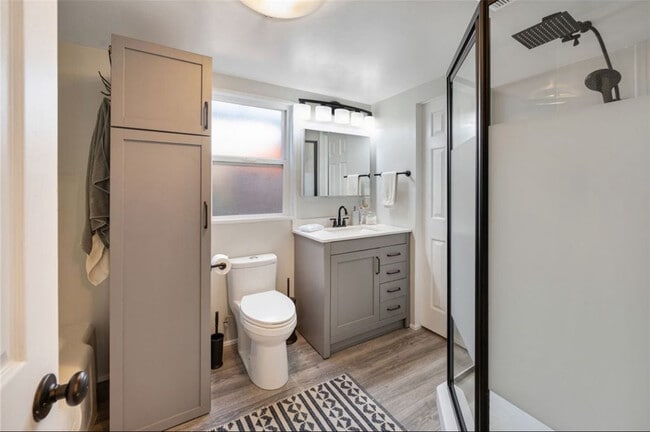 Photo - 6008 Dunrobin Ave