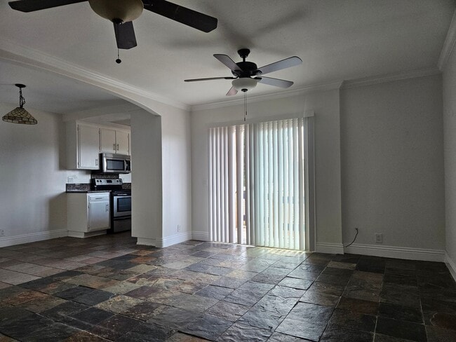 Photo - 1 month off move in special. 2 bedroom 2 bath with in unit laundry in Hillcrest /North Park!