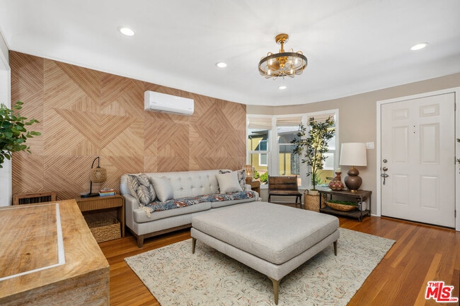 Photo - 1332 Ocean Park Blvd Unit D