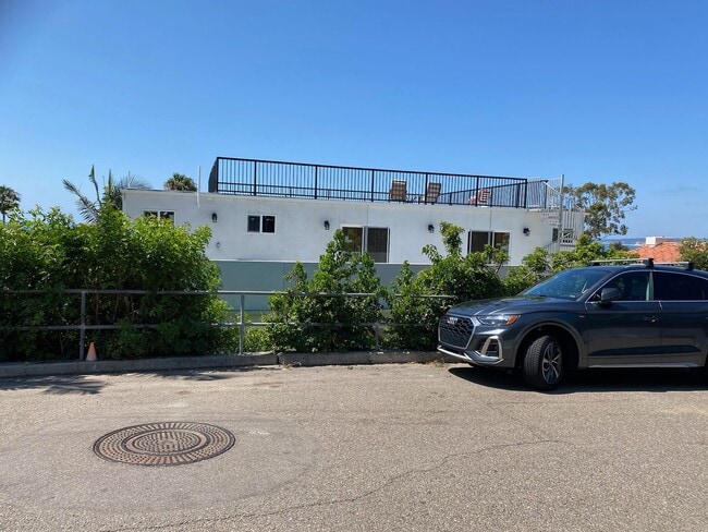 Photo - Gorgeous luxury flat with ocean view in La Jolla. Gustavo Lopez
