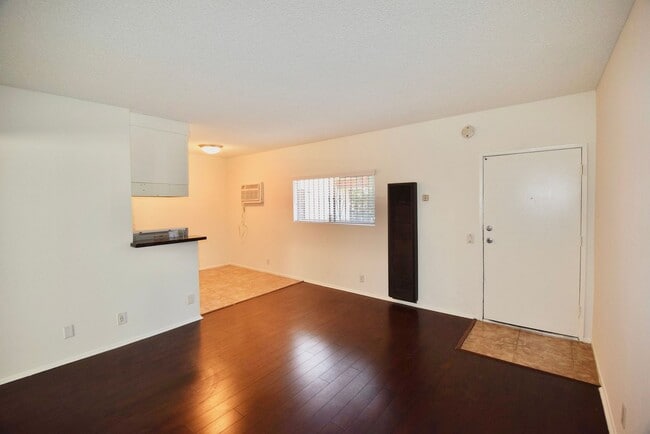 Photo - 7101 Haskell Ave Unit 06