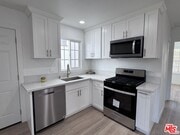 Photo - 618 W 6th St Apartment Unit 618