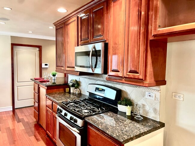 Photo - 8781 La Grand Ave