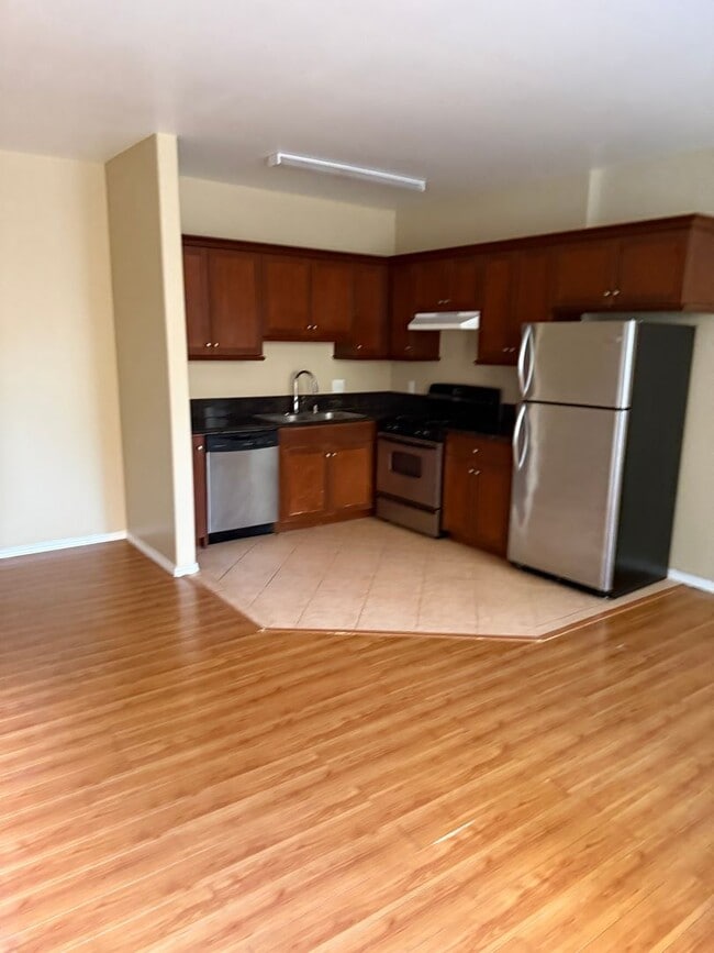 Photo - 2071 Vista Del Mar Ave Unit 6