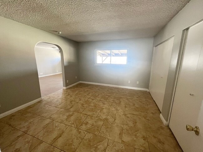 Photo - 3 Bedroom Home Apply today!!!