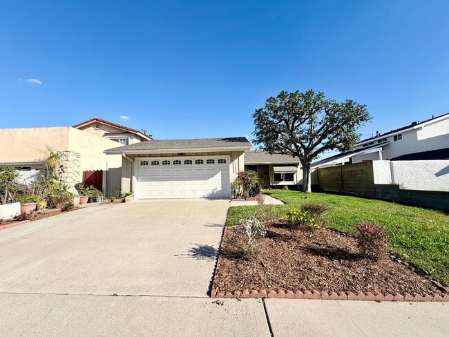 Building Photo - Cozy, charming newly updated 3 bed 2 bath home located in a cul-de-sac