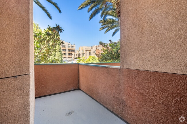 1BR, 1BA - 600SF - Patio - Santa Fe