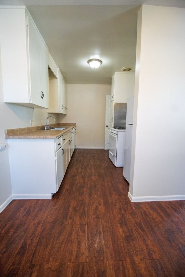 Photo - 913 W 19th St Unit B