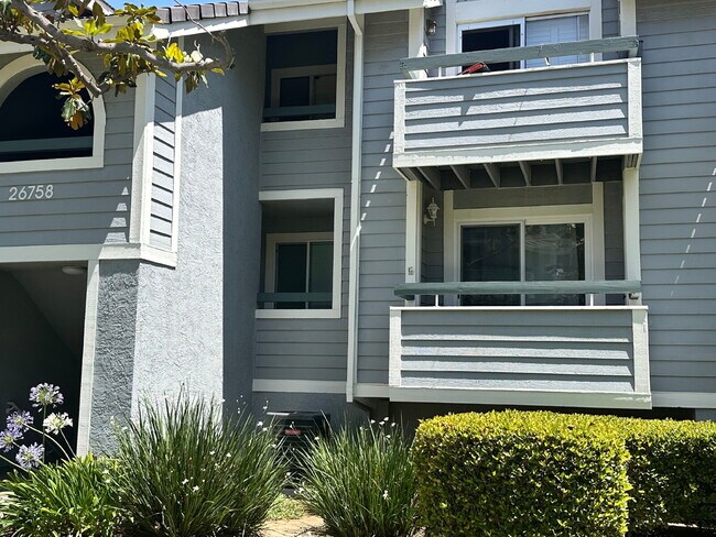 Beautifully Updated Lower-Level Condo with... - Beautifully Updated Lower-Level Condo with... Unit 427