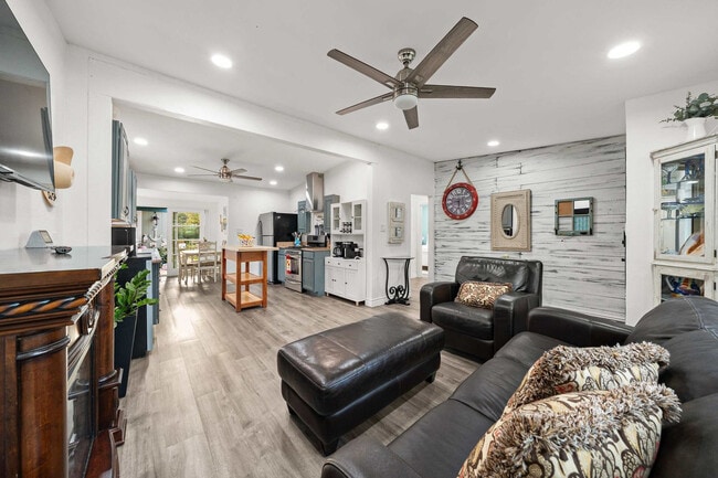 Photo - 1601 Kraft St Apartment Unit ID1302386P