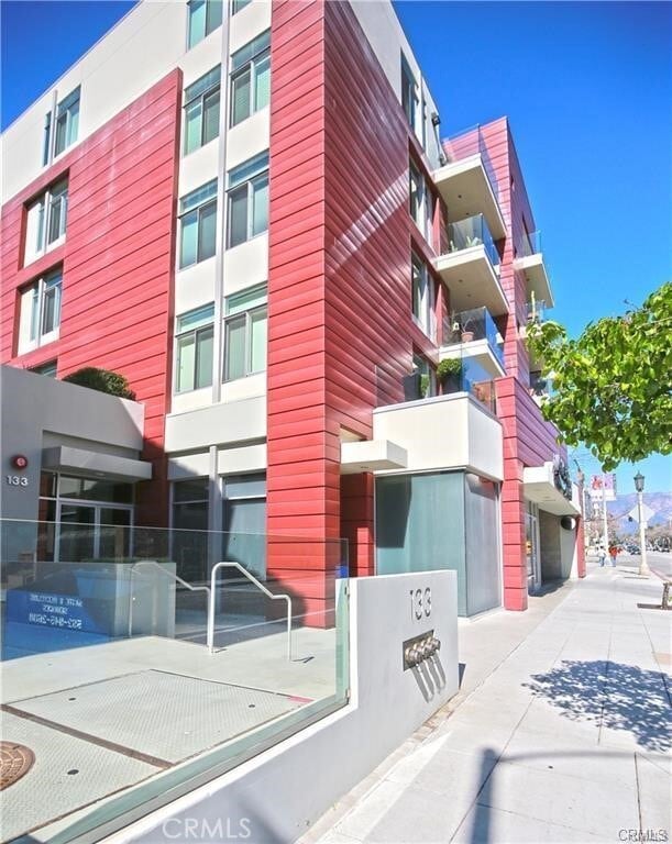 Building Photo - 133 S Los Robles Ave Unit 405