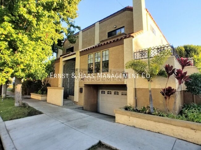 Building Photo - 2638 E 3rd St Rental