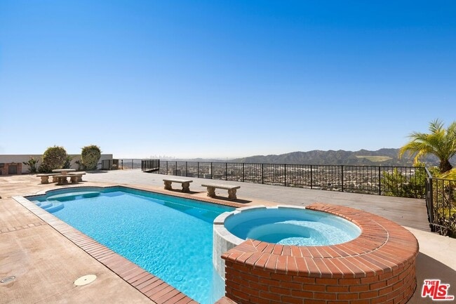 Building Photo - 1916 Rams Horn Ct