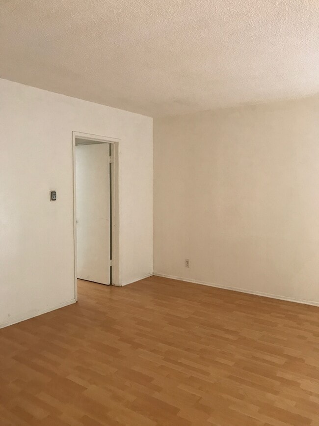 bedroom floor - 225 Bay St