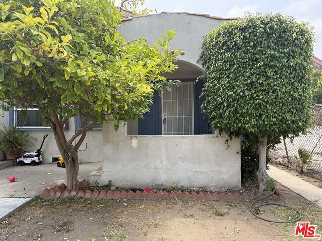 Building Photo - 1444 W 25th St Rental