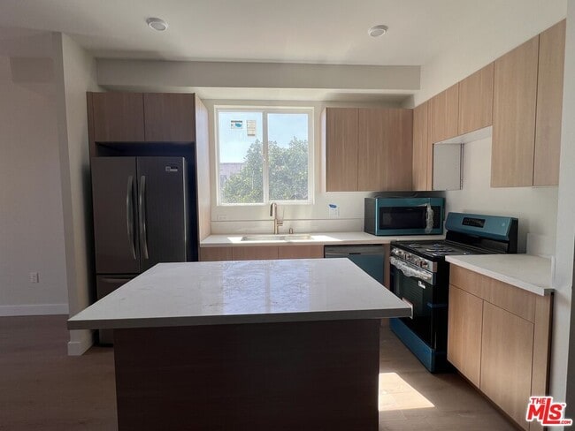 Photo - 1230 S Berendo St