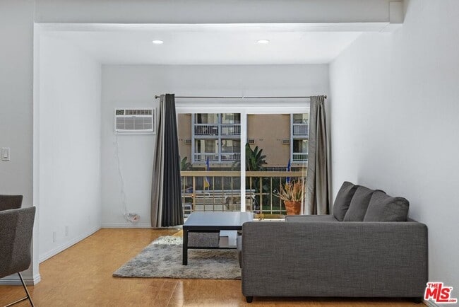 Photo - 1440 Veteran Ave Unit 262