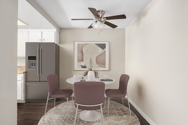 Photo - Las Flores Gardens Apartments