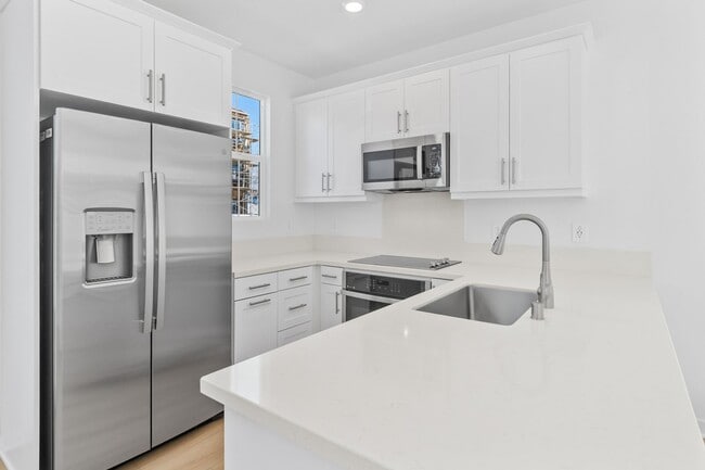 Photo - Modern Comfort & Style in Prime Ontario Location