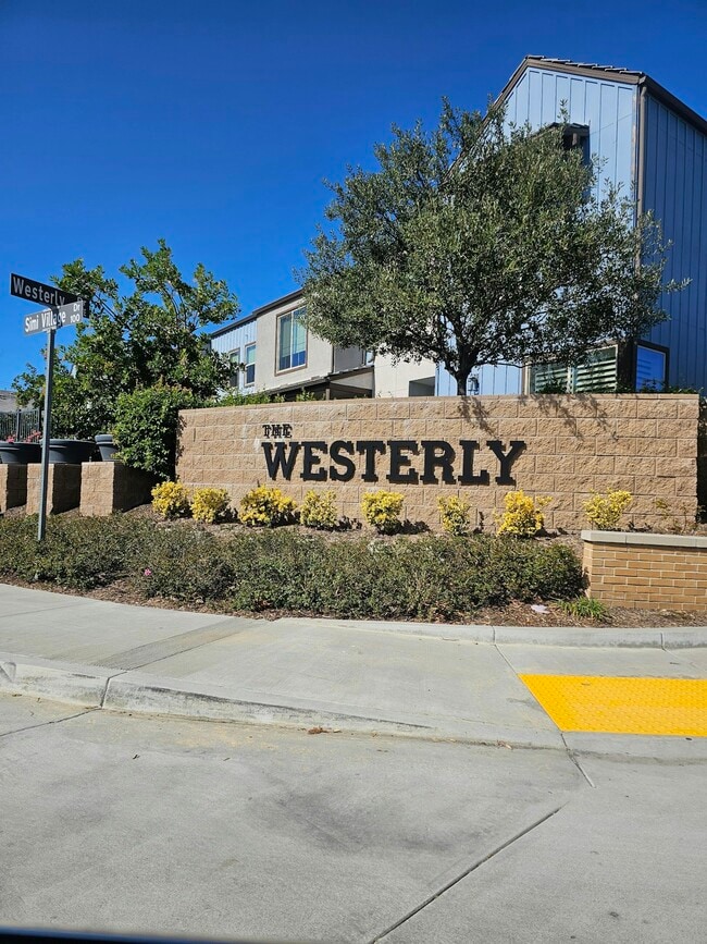 Photo - 1969 Cottage Dr