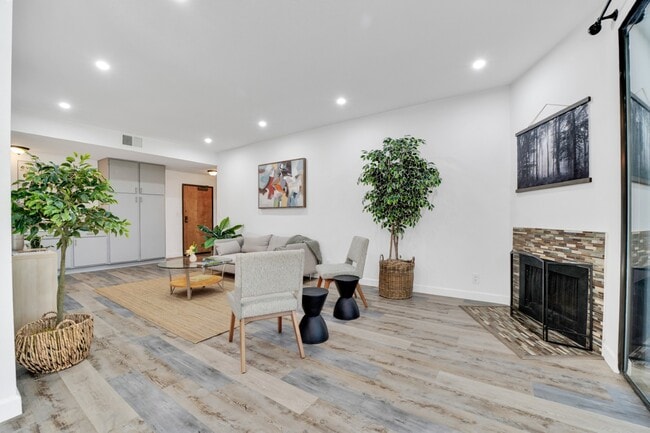 Photo - 13331 Moorpark St Unit 206