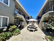 Photo - Bright 2 bed 1 bath in Pacific Beach Unit 2242 1/2