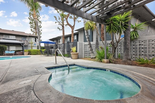 Photo - Loma Vista Apartments