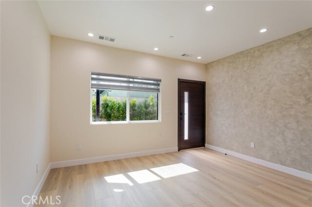 Photo - 11120 Emelita St