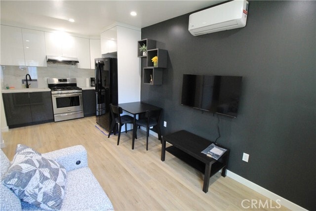 Photo - 17546 Martha St