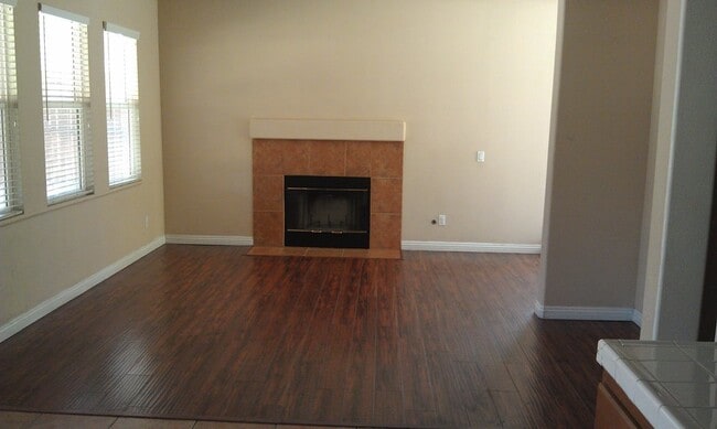 Photo - Nice 3 Bedroom/ 3 Bathroom Home in Moreno ...