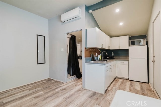 Photo - 7345 Jamieson Ave