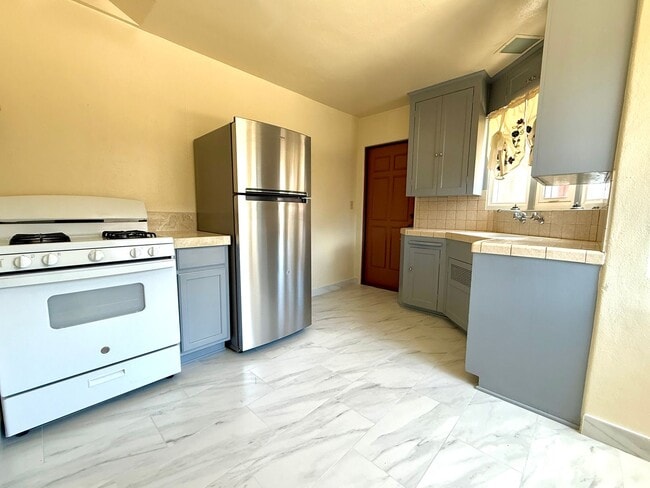 Photo - Available Now - Cozy Two Bedroom Duplex w/ Hardwood Floors! Lovely Kitchen! Unit 2687 Reynard Way