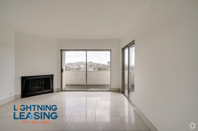 Building Photo - 3947 Los Feliz Blvd Unit 614C Rental