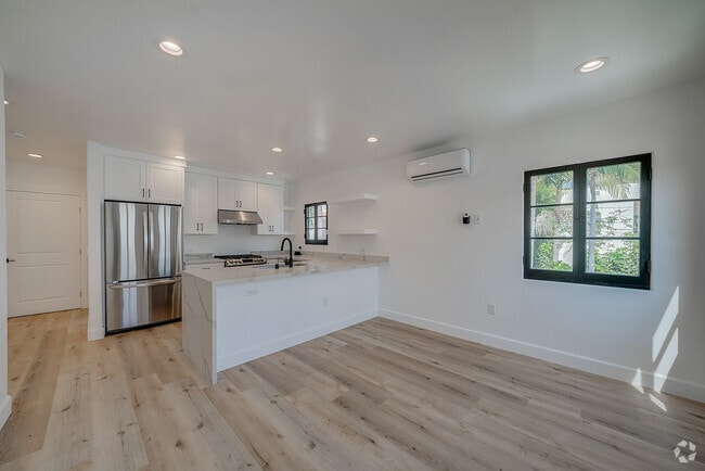 Building Photo - 1014 S Hayworth Ave Unit 1014.5 Rental