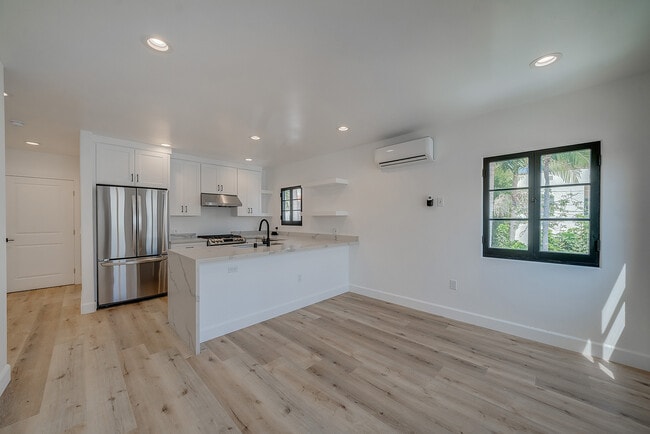 Photo - 1014 S Hayworth Ave Apartments Unit 1014.5