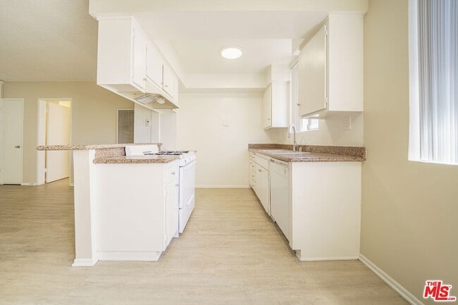 Photo - 456 S Harvard Blvd