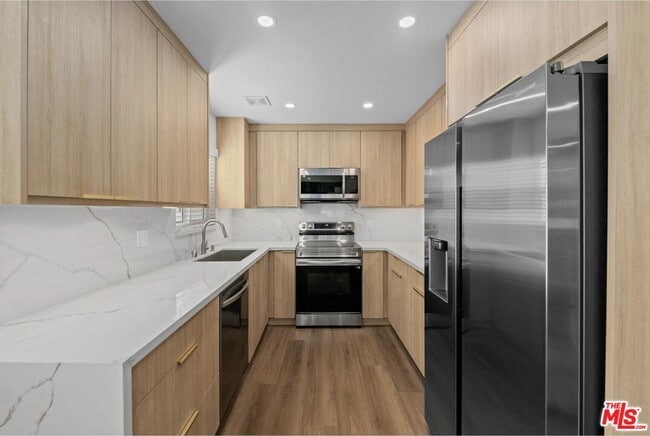 Photo - 2449 Beachwood Dr Unit 9