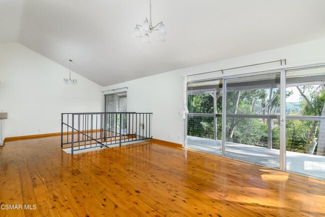 Photo - 2 Sparrowhawk Ln